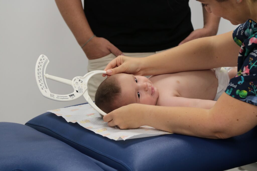 tratamiento-plagiocefalia-fisioterapia-bebes